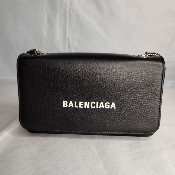 Balenciaga Black Leather Classic Logo Wallet on Chain silver Chain - Picture 1 of 8